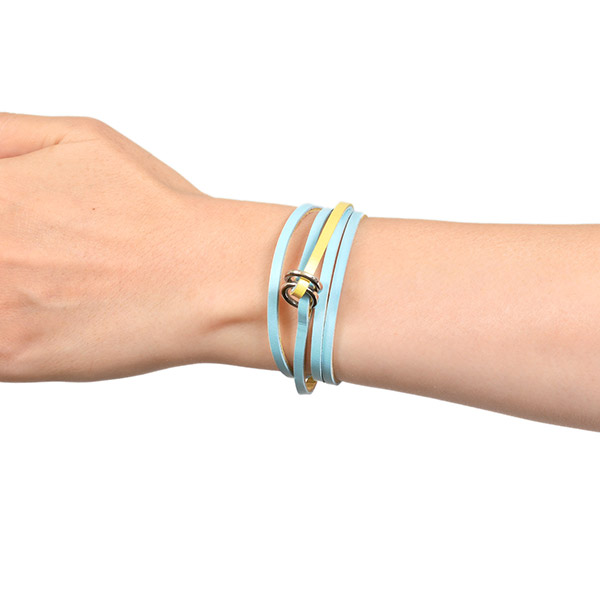 レザーブレスレット