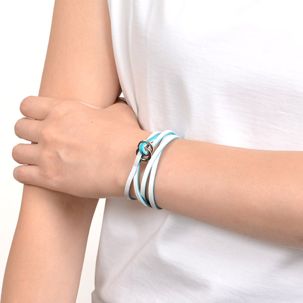 レザーブレスレット