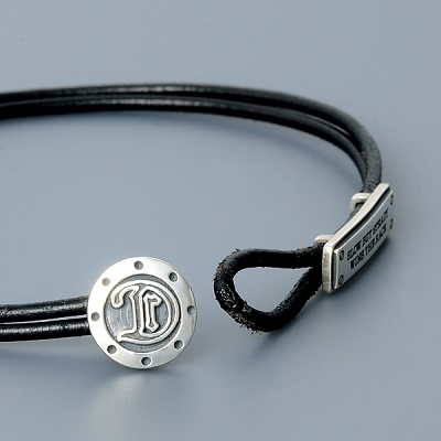 レザーブレスレット