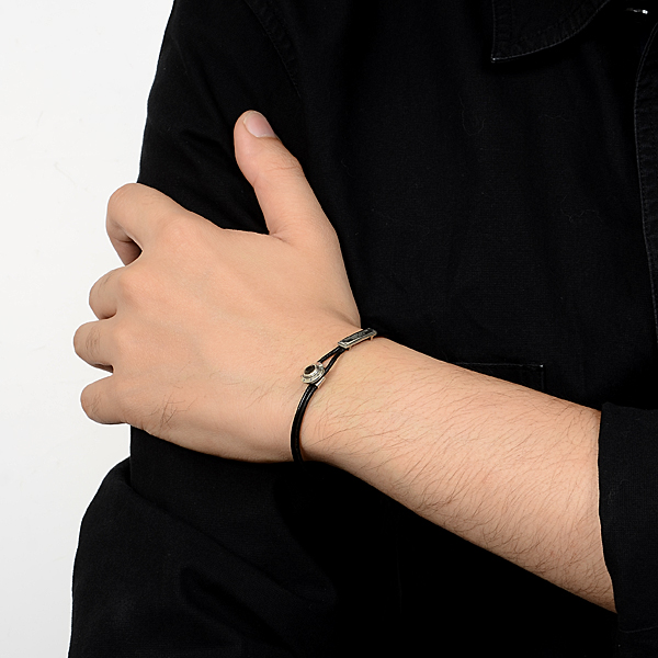 レザーブレスレット