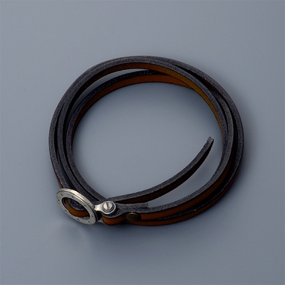 レザーブレスレット