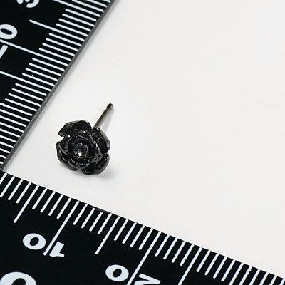 シルバースタッドピアス