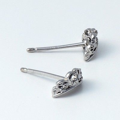 シルバースタッドピアス