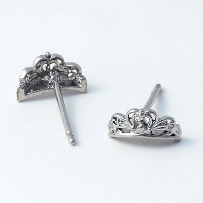 シルバースタッドピアス