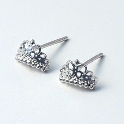 シルバースタッドピアス