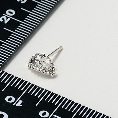 シルバースタッドピアス