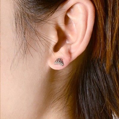 シルバースタッドピアス