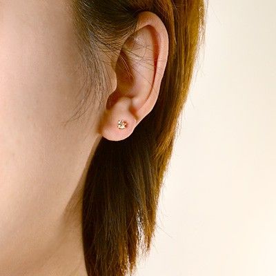 シルバースタッドピアス