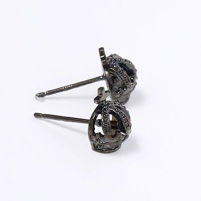 シルバースタッドピアス