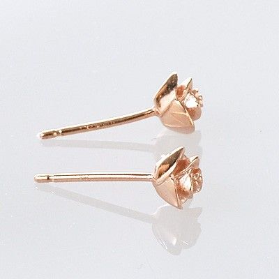 シルバースタッドピアス