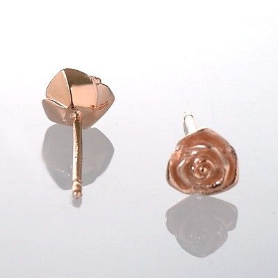 シルバースタッドピアス