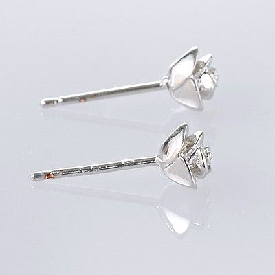 シルバースタッドピアス