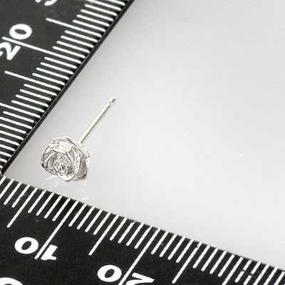 シルバースタッドピアス