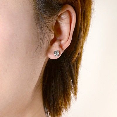 シルバースタッドピアス