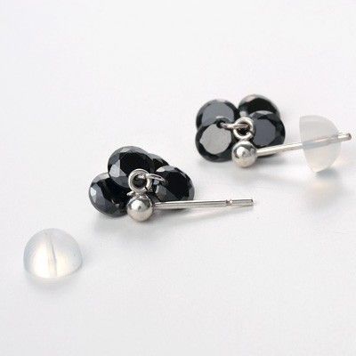 シルバースタッドピアス