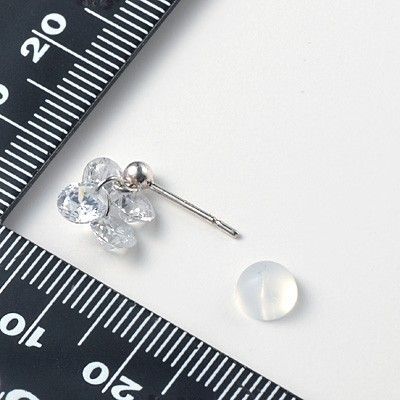 シルバースタッドピアス