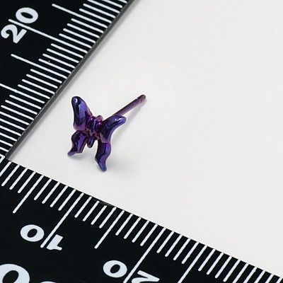 シルバースタッドピアス