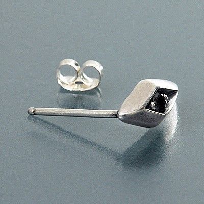 シルバースタッドピアス