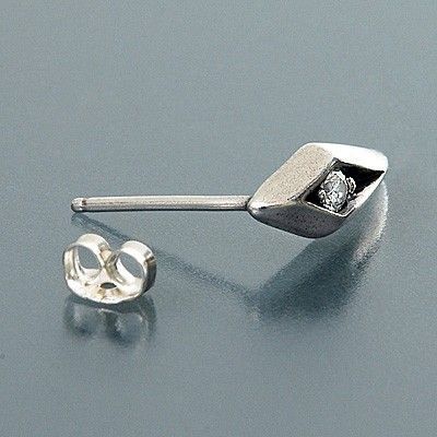 シルバースタッドピアス