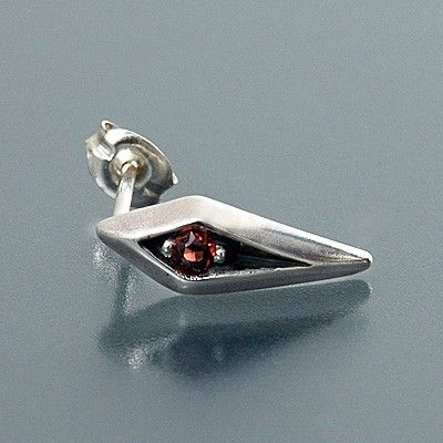 シルバースタッドピアス