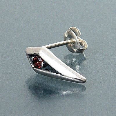 シルバースタッドピアス