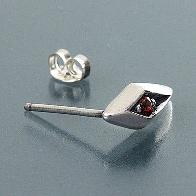 シルバースタッドピアス