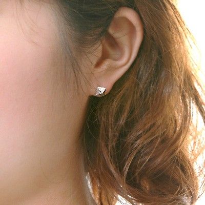 シルバースタッドピアス