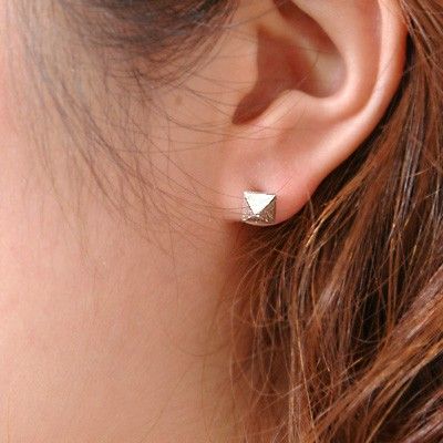 シルバースタッドピアス