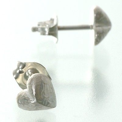 シルバースタッドピアス