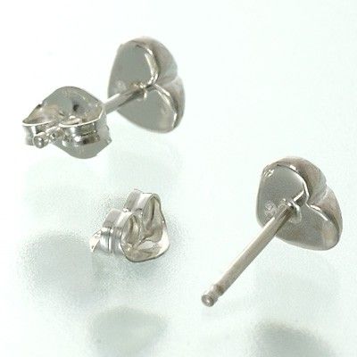 シルバースタッドピアス