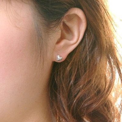 シルバースタッドピアス