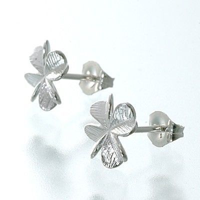 シルバースタッドピアス