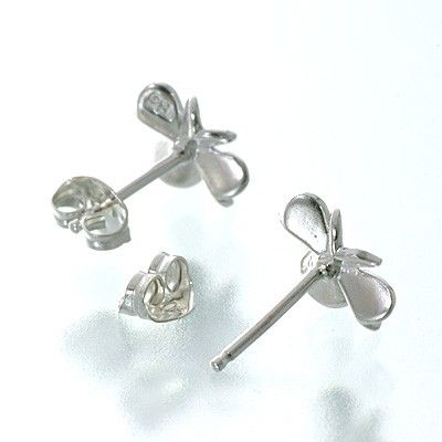 シルバースタッドピアス