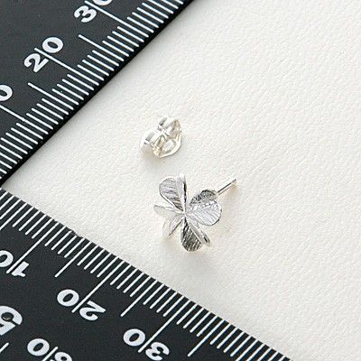 シルバースタッドピアス