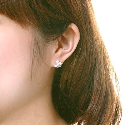 シルバースタッドピアス