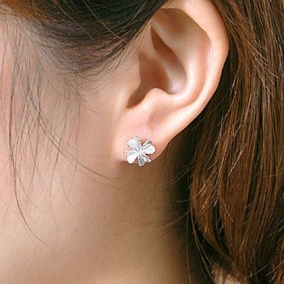 シルバースタッドピアス
