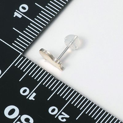 シルバースタッドピアス