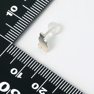 シルバースタッドピアス
