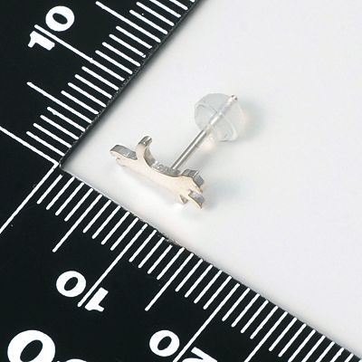 シルバースタッドピアス