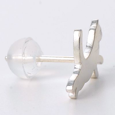 シルバースタッドピアス