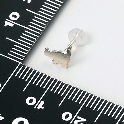 シルバースタッドピアス