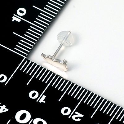 シルバースタッドピアス