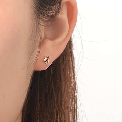 シルバースタッドピアス