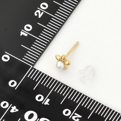 シルバースタッドピアス