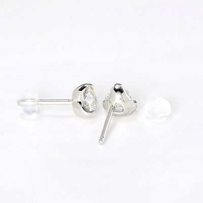 シルバースタッドピアス