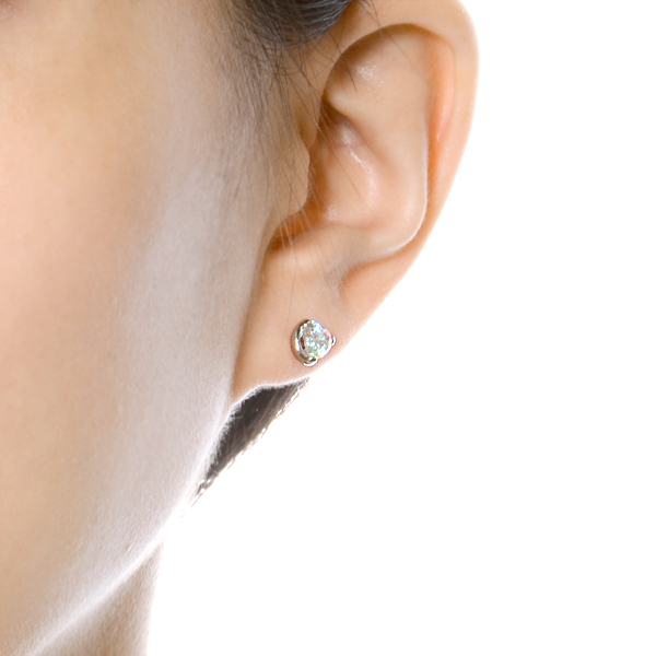 シルバースタッドピアス