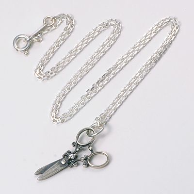 チェーンネックレス