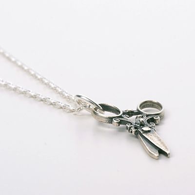 チェーンネックレス