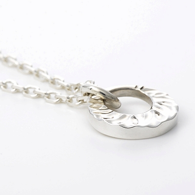 シルバーネックレス