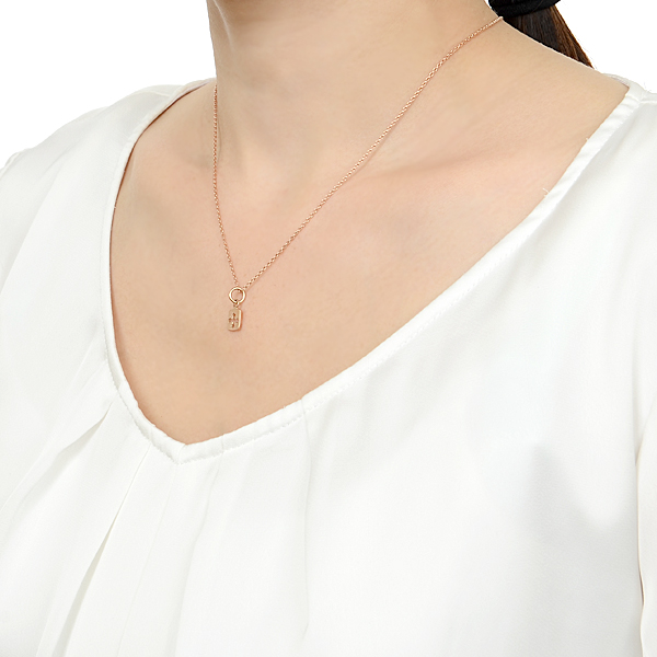 ピンクゴールドネックレス